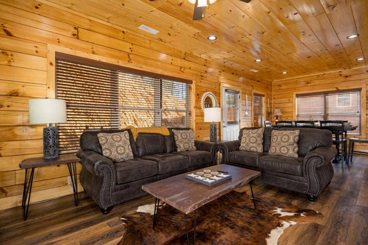 5Bd5B Escape Cabin With 2 Hottubs, Thtr &Game Rm,1Mi To The Parkway! 4Mi To Dollywood - Spring Deal بيدجن فورج المظهر الخارجي الصورة