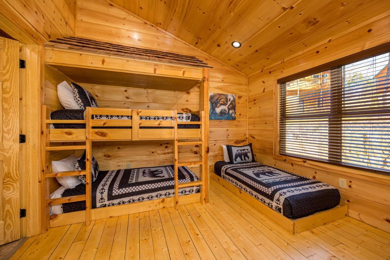 5Bd5B Escape Cabin With 2 Hottubs, Thtr &Game Rm,1Mi To The Parkway! 4Mi To Dollywood - Spring Deal بيدجن فورج المظهر الخارجي الصورة