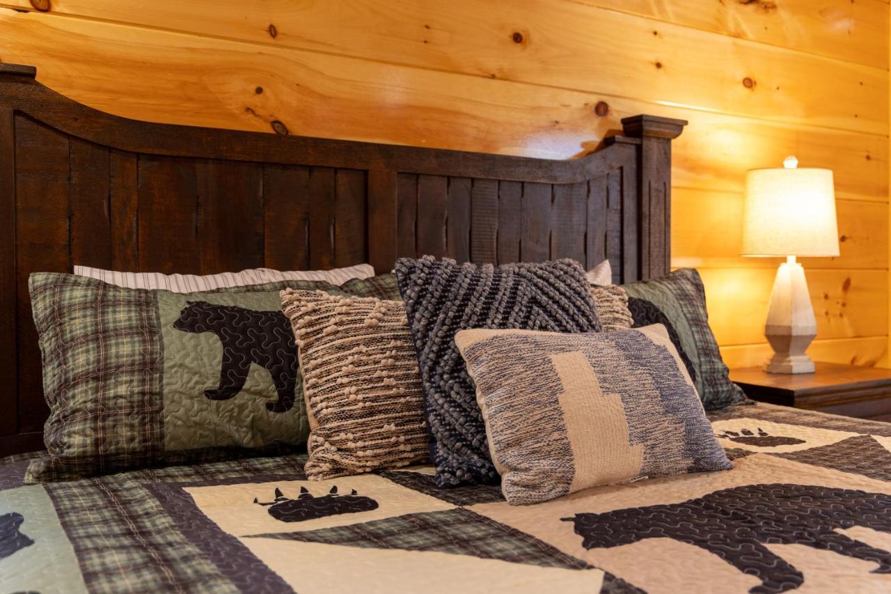 5Bd5B Escape Cabin With 2 Hottubs, Thtr &Game Rm,1Mi To The Parkway! 4Mi To Dollywood - Spring Deal بيدجن فورج المظهر الخارجي الصورة