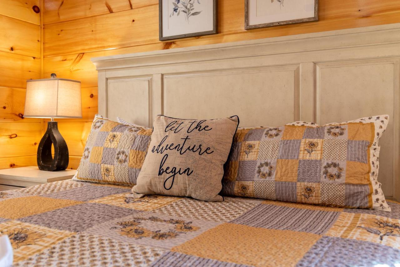 5Bd5B Escape Cabin With 2 Hottubs, Thtr &Game Rm,1Mi To The Parkway! 4Mi To Dollywood - Spring Deal بيدجن فورج المظهر الخارجي الصورة
