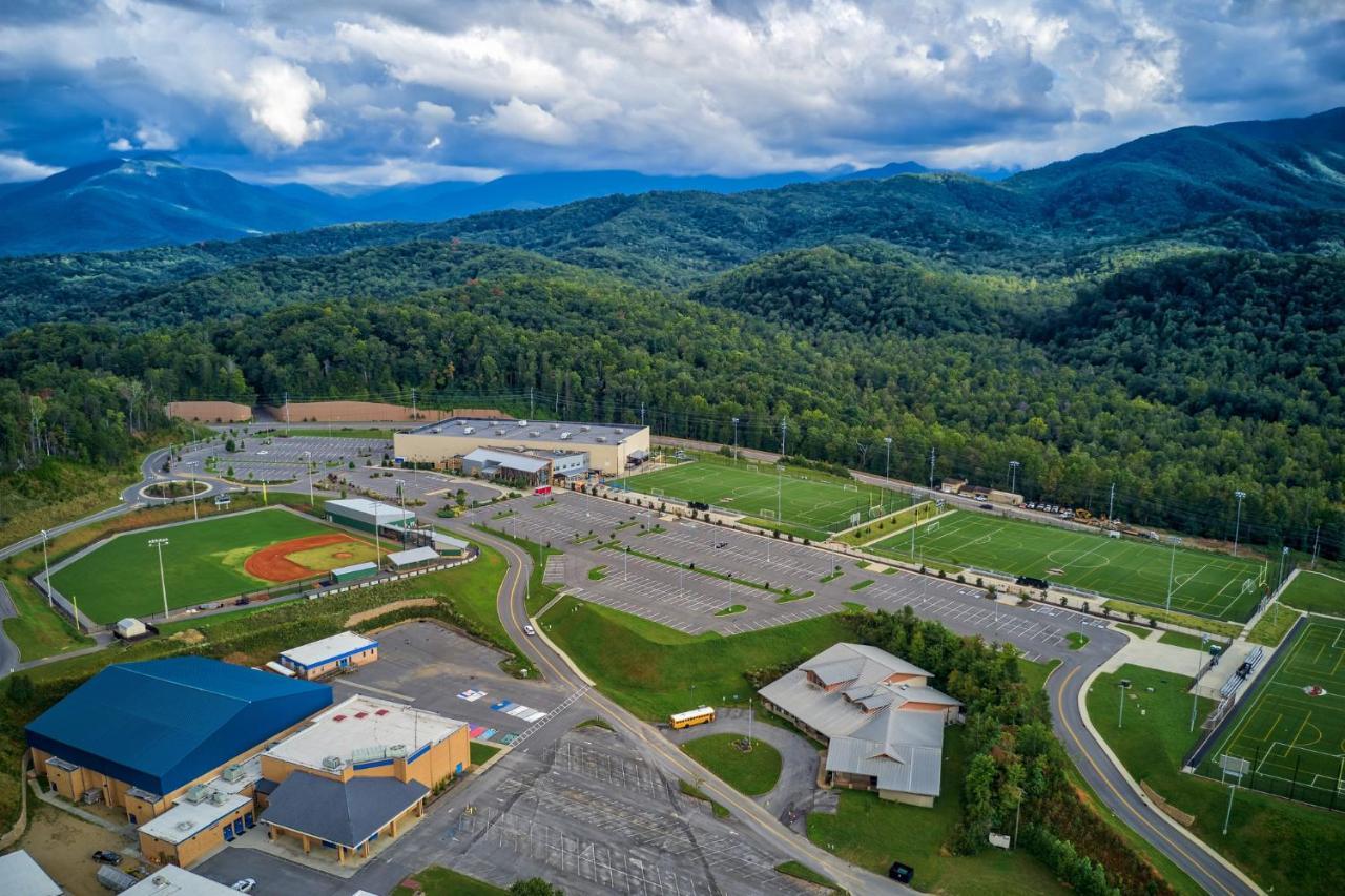 5Bd5B Escape Cabin With 2 Hottubs, Thtr &Game Rm,1Mi To The Parkway! 4Mi To Dollywood - Spring Deal بيدجن فورج المظهر الخارجي الصورة